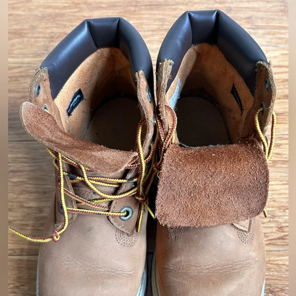 Junior Timberland 6” classic leather boots